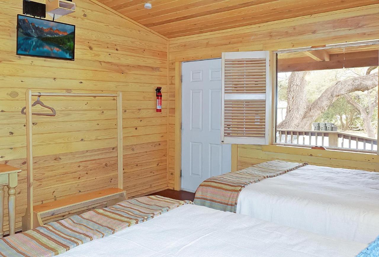 Wimberley Log Cabins Resort And Suites- Unit 8 Εξωτερικό φωτογραφία